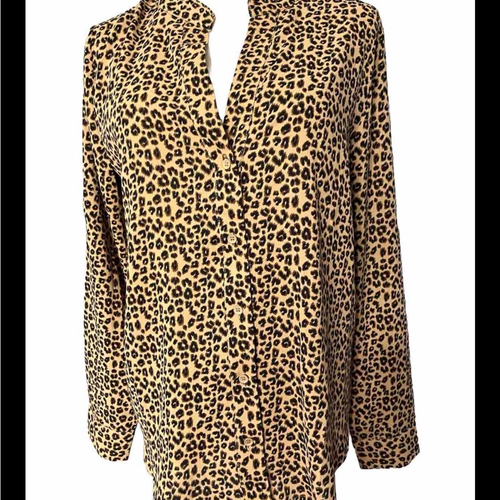 Blush & Day Women’s Small Leopard Long Sleeve Button Up Dress Shirt, made China